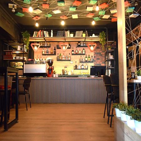 Mickitos Urban Hostel Szkopje Kültér fotó