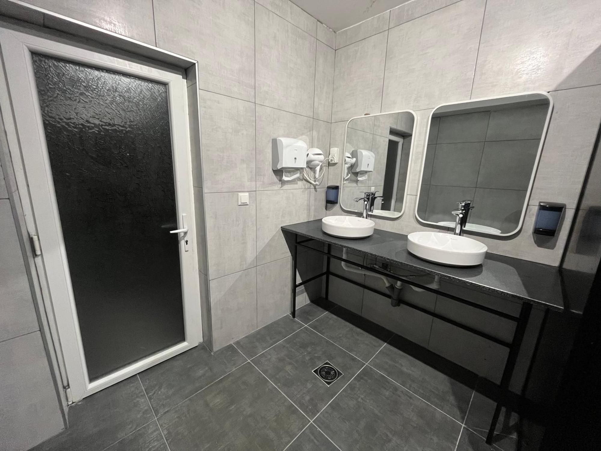 Mickitos Urban Hostel Szkopje Kültér fotó
