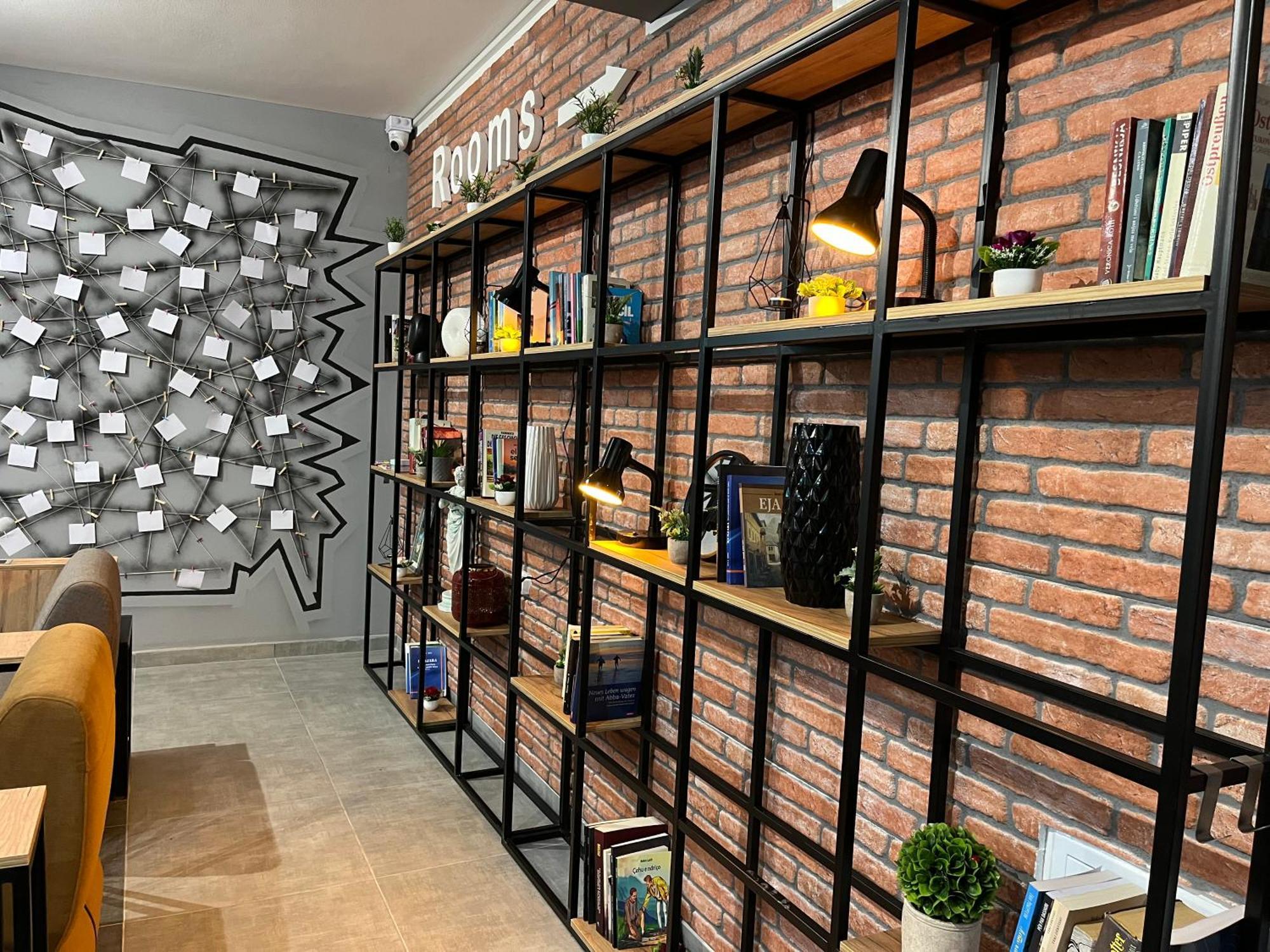 Mickitos Urban Hostel Szkopje Kültér fotó