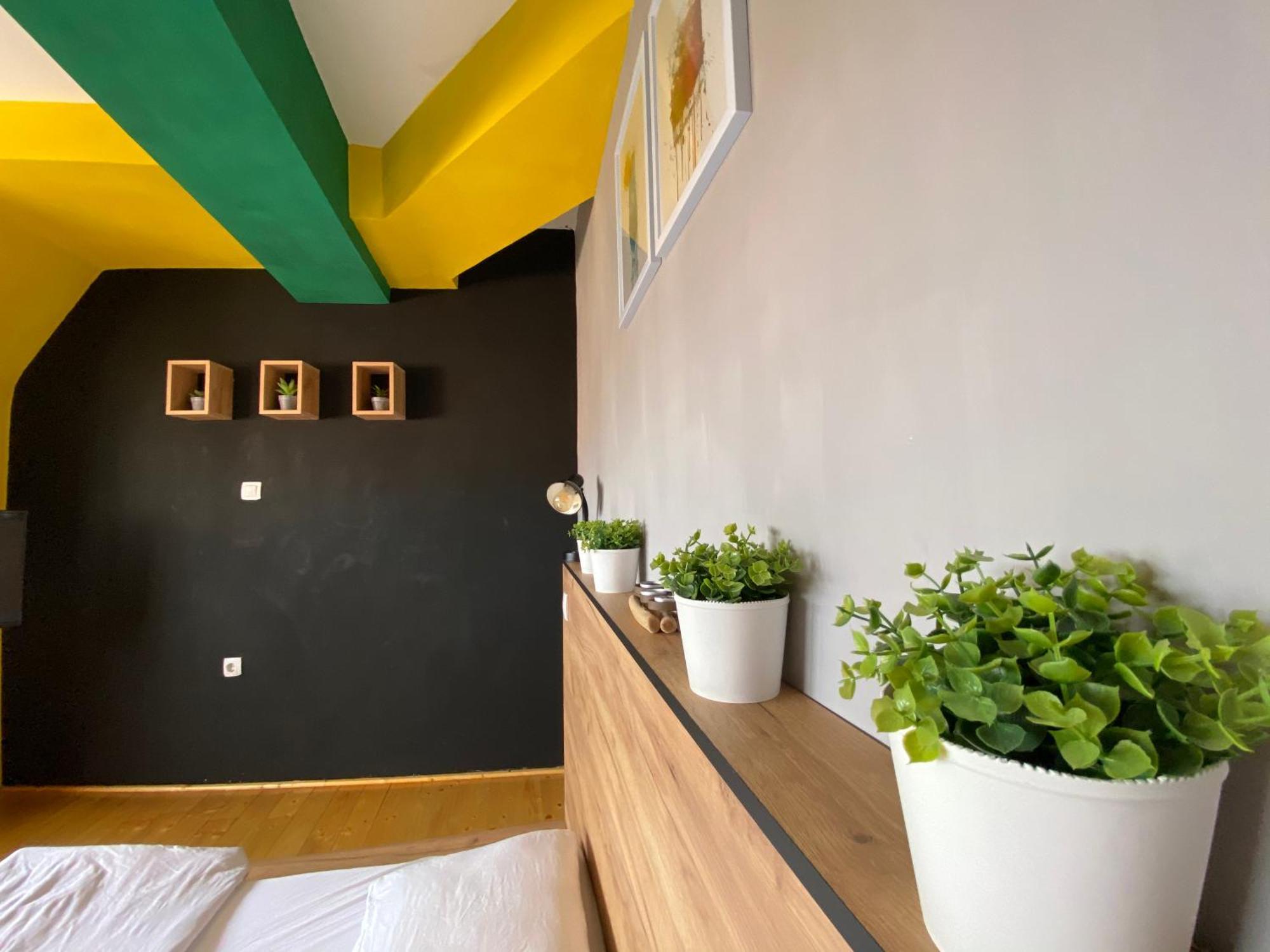 Mickitos Urban Hostel Szkopje Szoba fotó