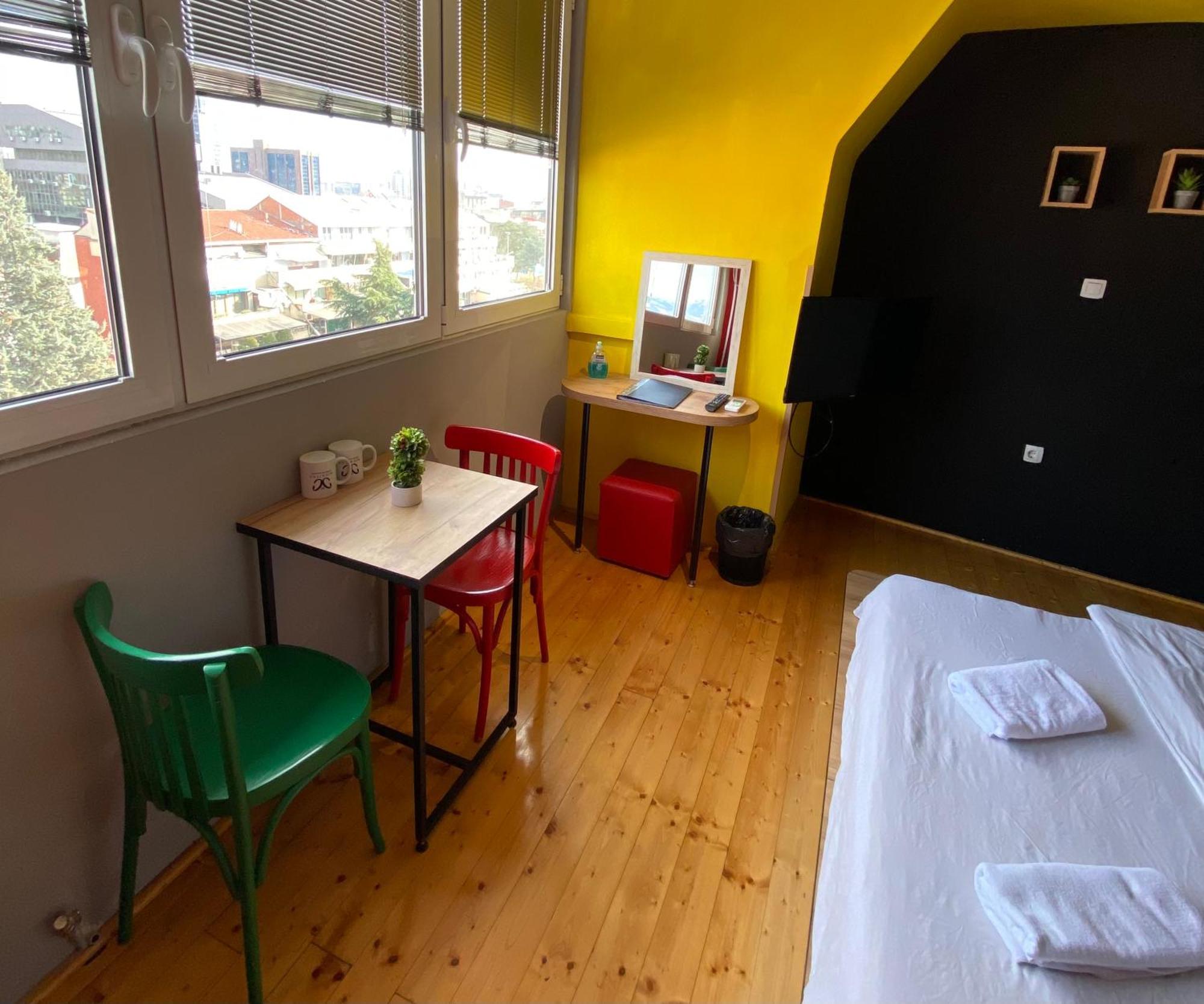 Mickitos Urban Hostel Szkopje Szoba fotó