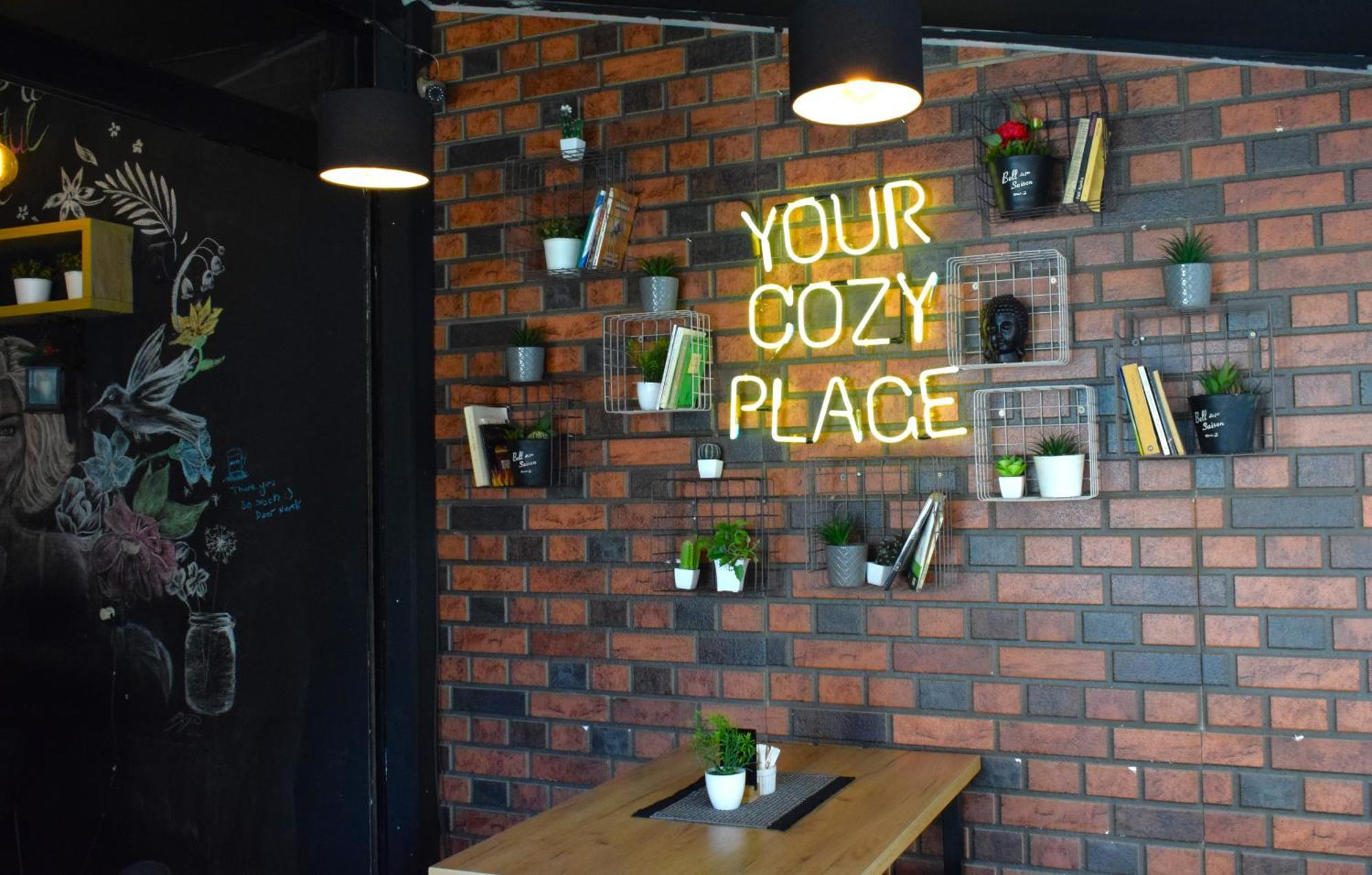Mickitos Urban Hostel Szkopje Kültér fotó