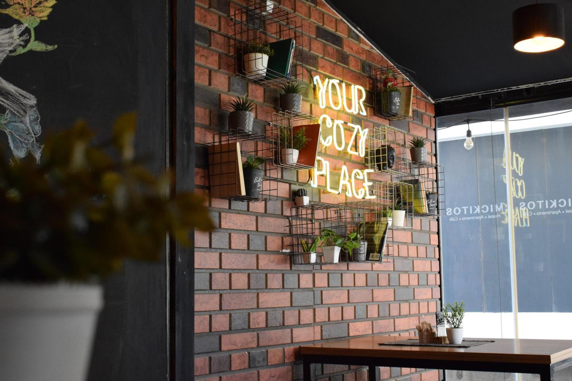 Mickitos Urban Hostel Szkopje Kültér fotó