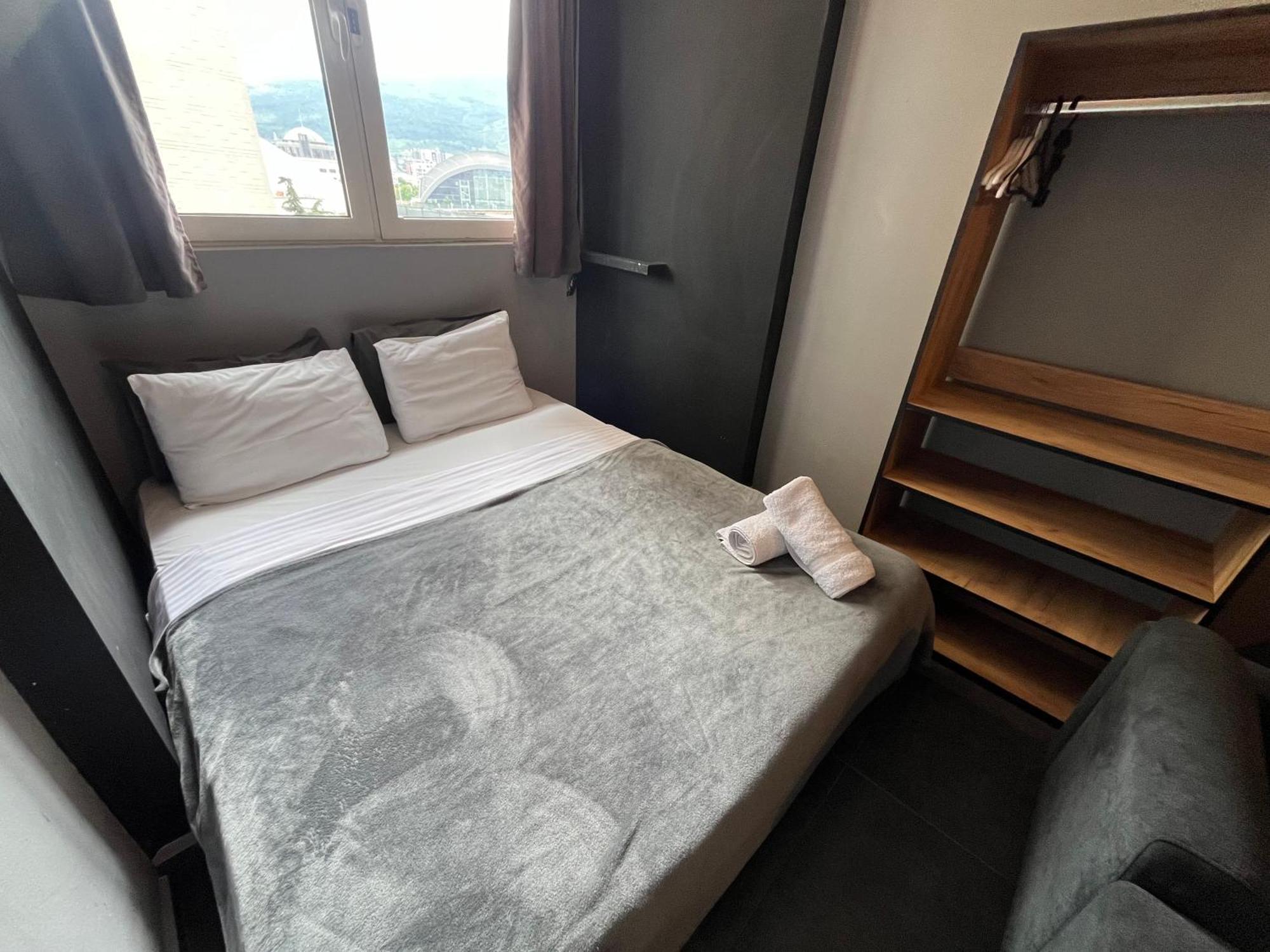 Mickitos Urban Hostel Szkopje Szoba fotó